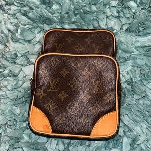 Louis Vuitton mono Crossbody missing handles
